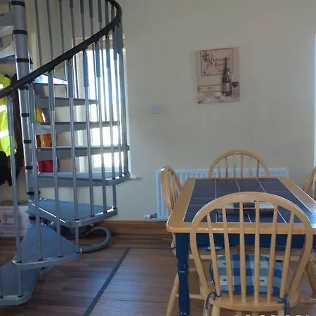 Canal Bank House Apartment *